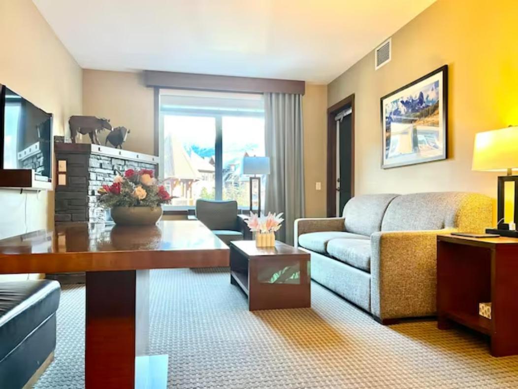 Falcon Crest Lodge 1 Bedroom Condo With Gym & Hot-Tubs & Mountain View 캔모어 외부 사진