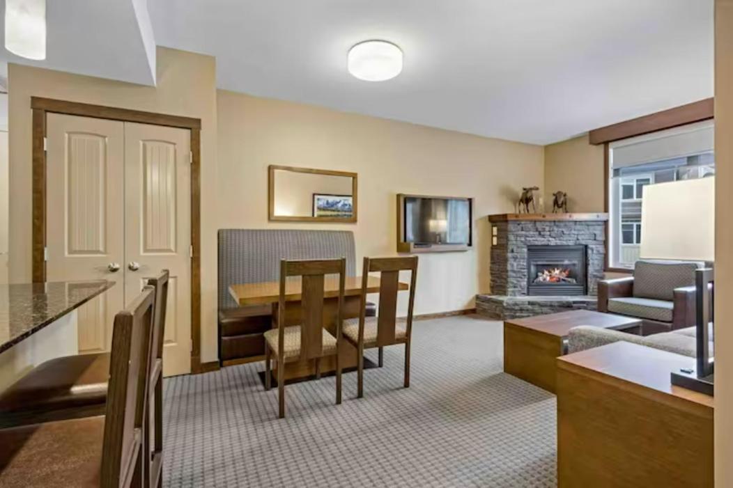 Falcon Crest Lodge 1 Bedroom Condo With Gym & Hot-Tubs & Mountain View 캔모어 외부 사진