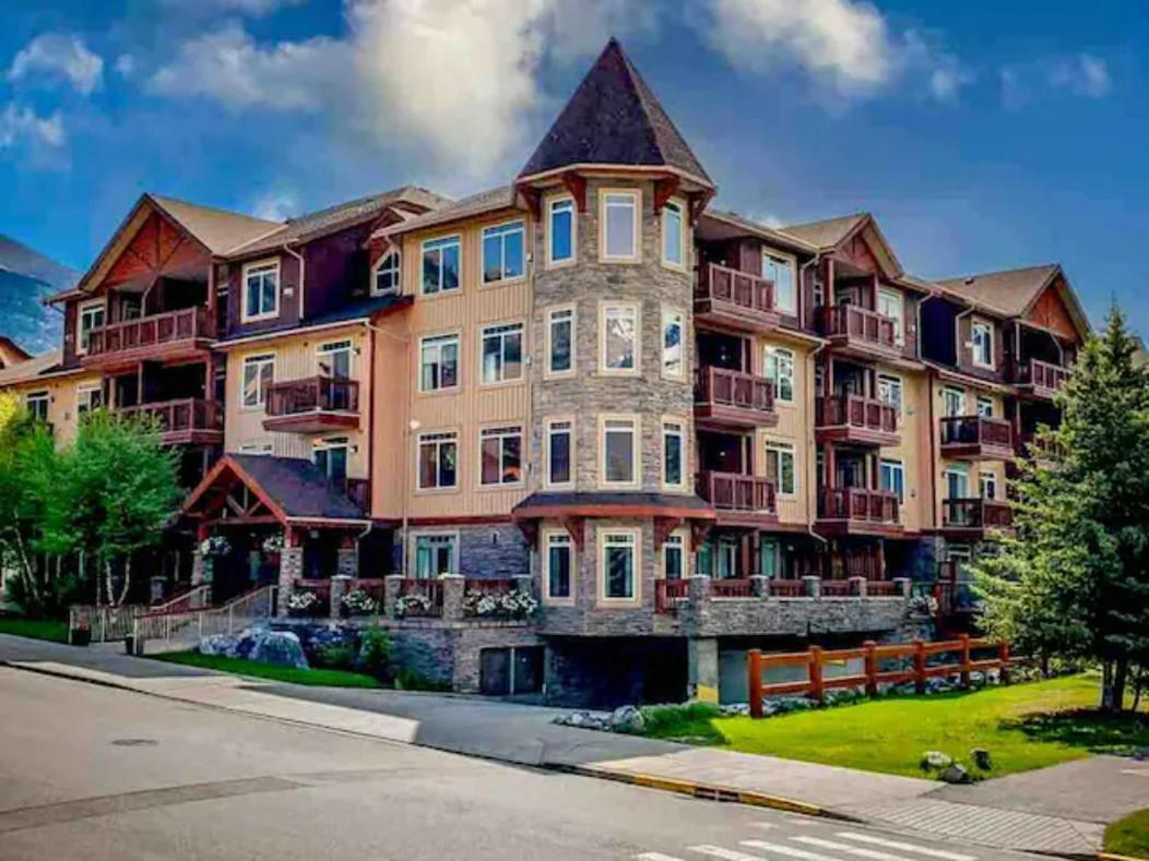 Falcon Crest Lodge 1 Bedroom Condo With Gym & Hot-Tubs & Mountain View 캔모어 외부 사진