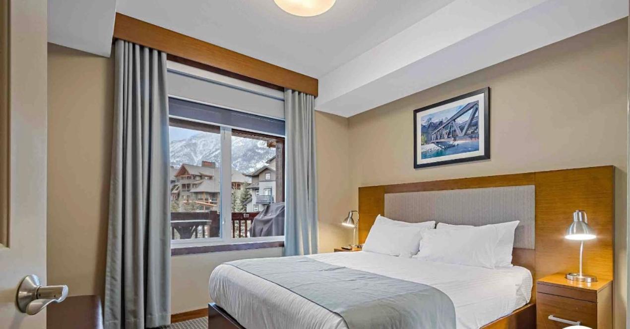Falcon Crest Lodge 1 Bedroom Condo With Gym & Hot-Tubs & Mountain View 캔모어 외부 사진