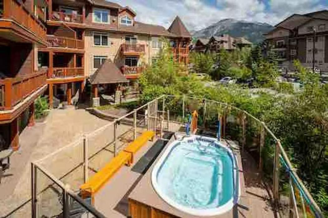 Falcon Crest Lodge 1 Bedroom Condo With Gym & Hot-Tubs & Mountain View 캔모어 외부 사진