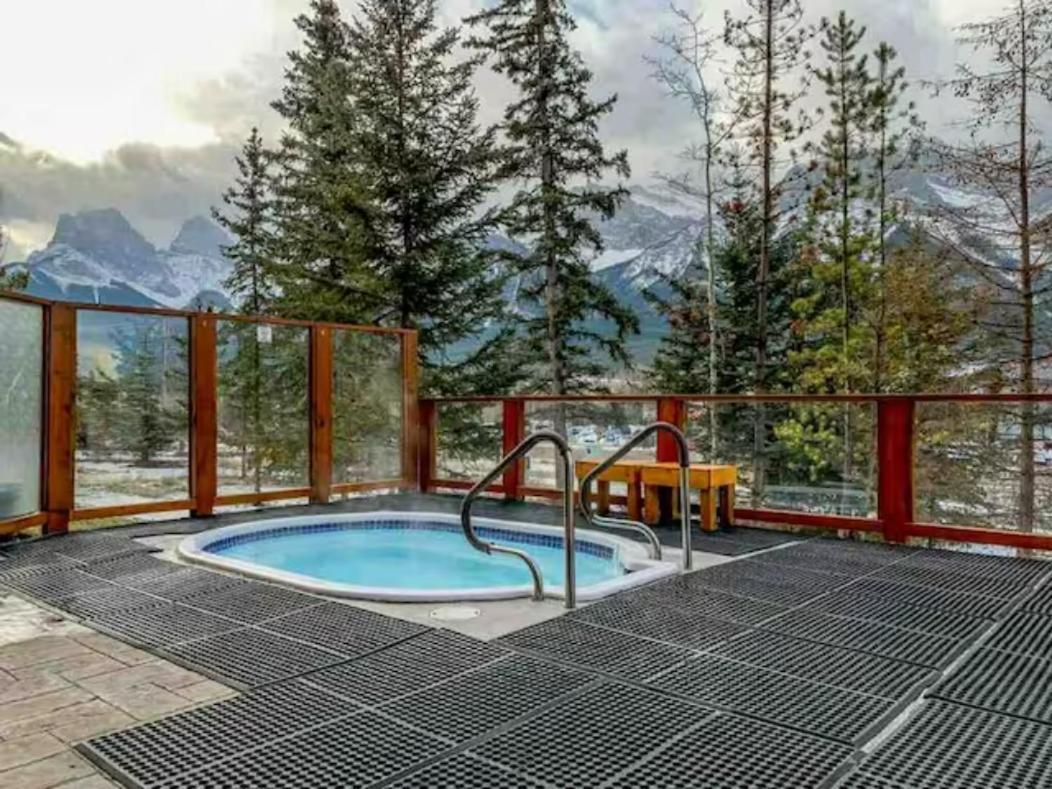 Falcon Crest Lodge 1 Bedroom Condo With Gym & Hot-Tubs & Mountain View 캔모어 외부 사진