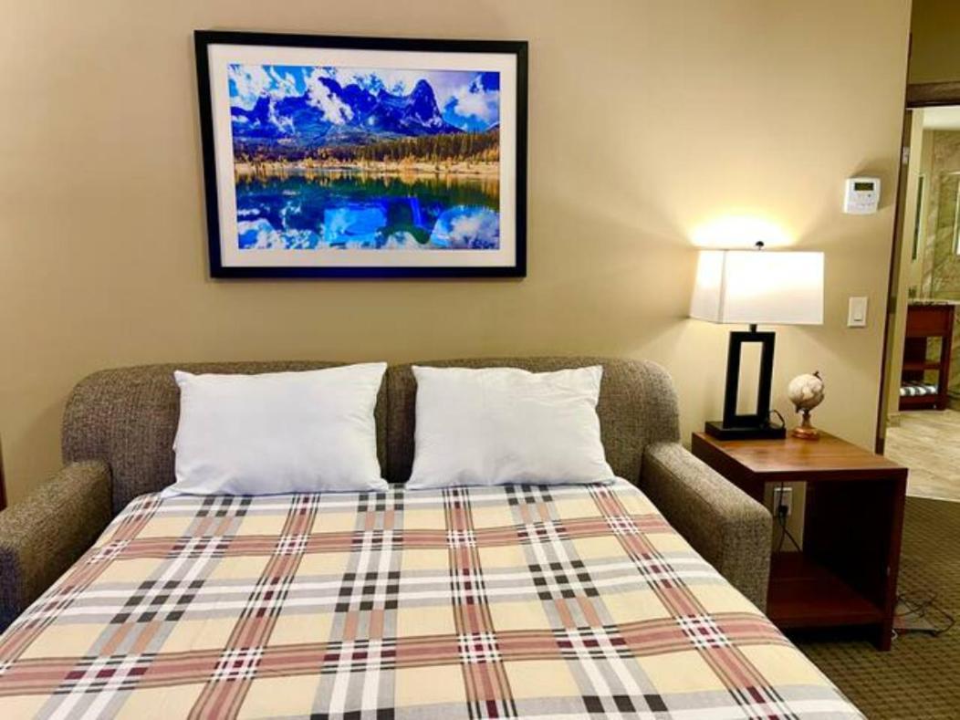 Falcon Crest Lodge 1 Bedroom Condo With Gym & Hot-Tubs & Mountain View 캔모어 외부 사진