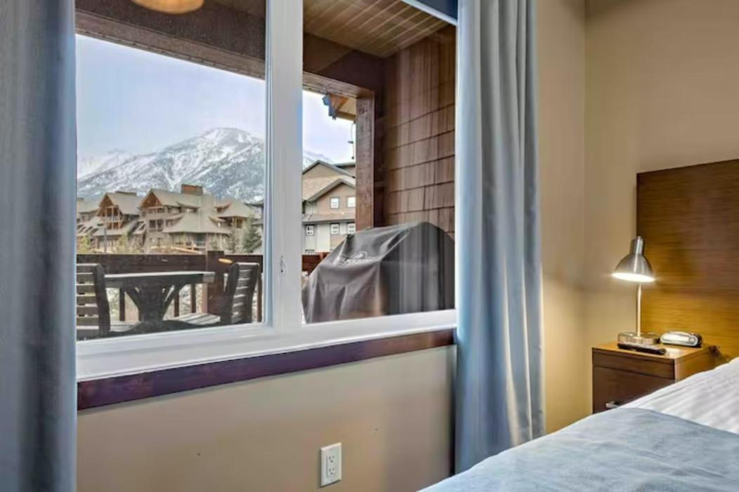 Falcon Crest Lodge 1 Bedroom Condo With Gym & Hot-Tubs & Mountain View 캔모어 외부 사진