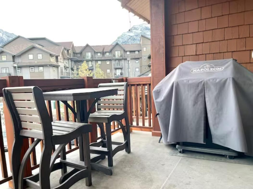 Falcon Crest Lodge 1 Bedroom Condo With Gym & Hot-Tubs & Mountain View 캔모어 외부 사진