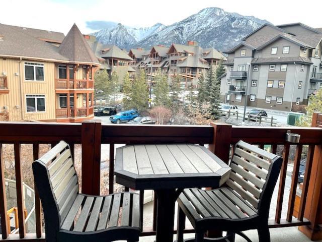 Falcon Crest Lodge 1 Bedroom Condo With Gym & Hot-Tubs & Mountain View 캔모어 외부 사진